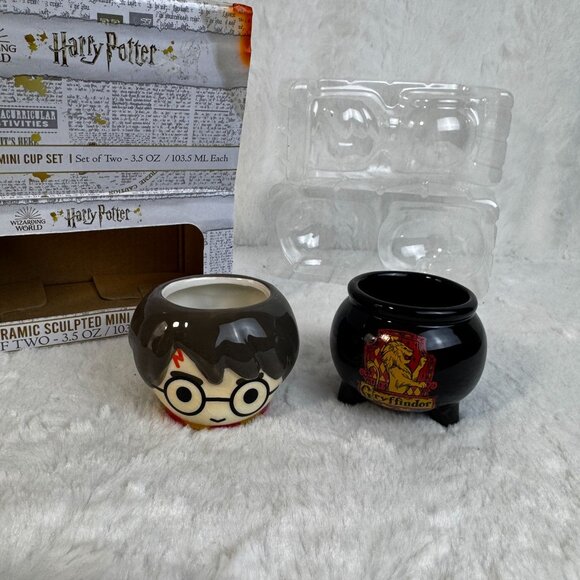 Harry Potter Ceramic Sculpted Mini Cup Set Of Two 3.5 Oz Gryffindor Design new - Picture 4 of 6